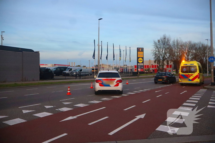 Brommerrijder geschept door afslaande automobilist