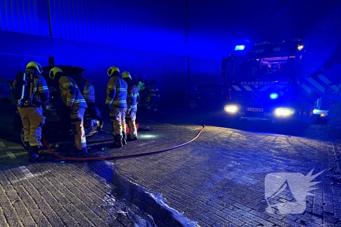 Brandweer grijpt in bij beginnende autobrand