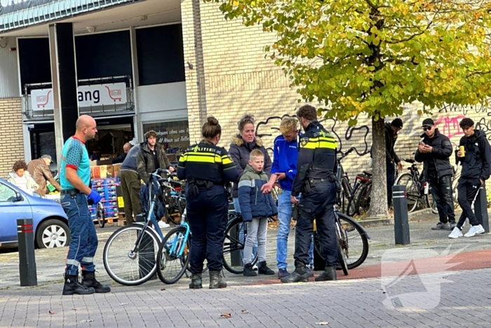 Twee fietser door onbekende oorzaak met elkaar in botsing