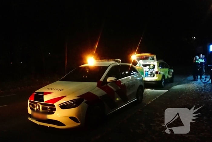 Wielrenner en auto komen met elkaar in botsing