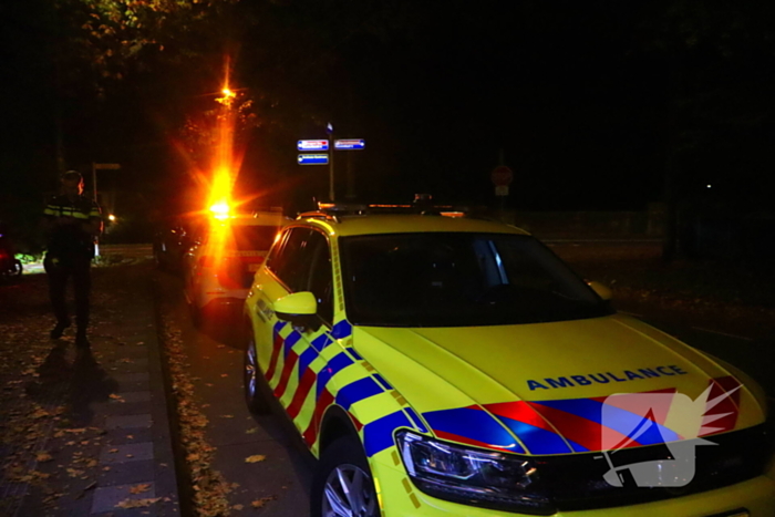 Wielrenner en auto komen met elkaar in botsing