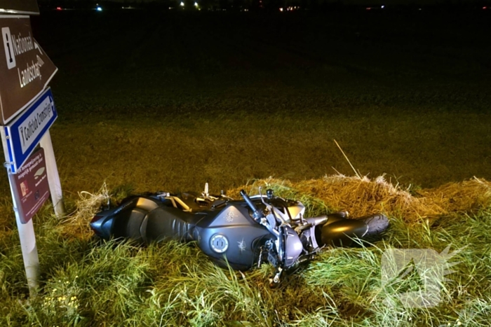 Motorrijder ten val na inhaalmanoeuvre