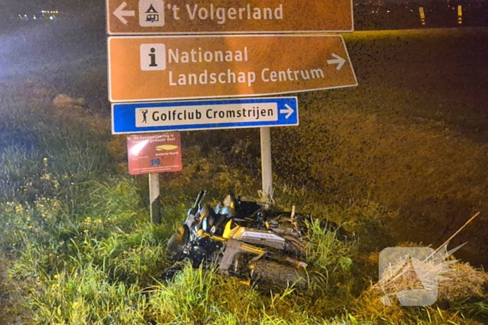 Motorrijder ten val na inhaalmanoeuvre