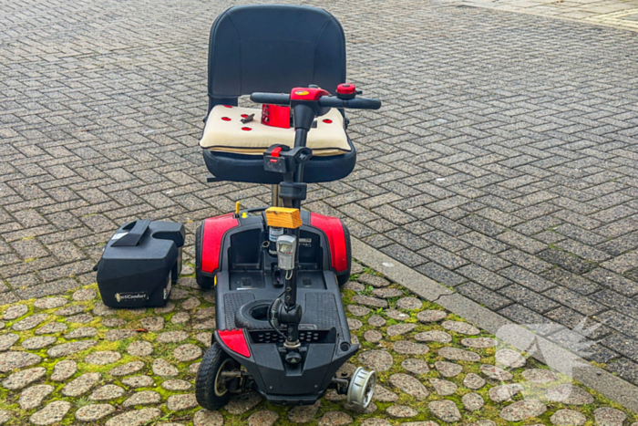 Scootmobiel beschadigd na botsing met auto