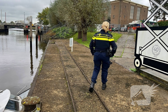 Man verdwijnt na motorpech, boot zinkt gedeeltelijk