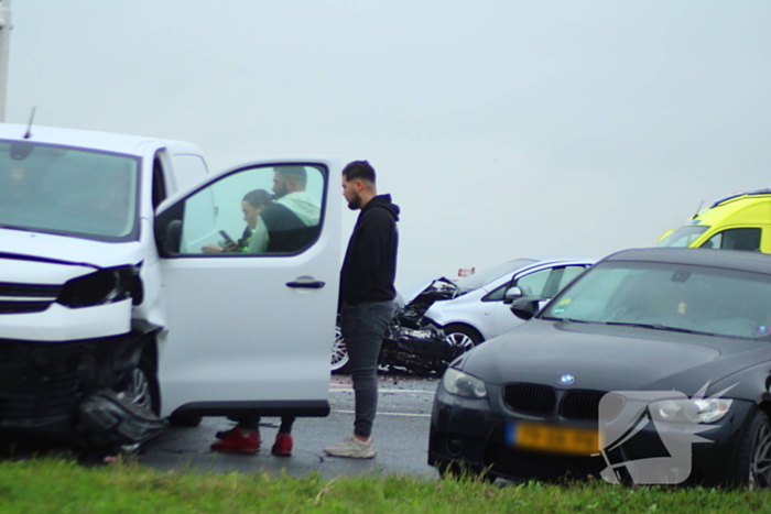 Meerdere voertuigen betrokken bij aanrijding