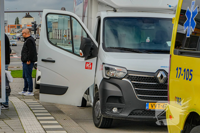 Scooterrijder gewond na ongeval met bakwagen