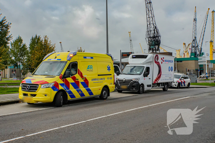 Scooterrijder gewond na ongeval met bakwagen