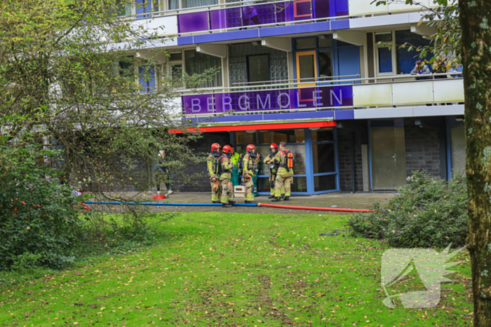 Brand in flatwoning snel onder controle