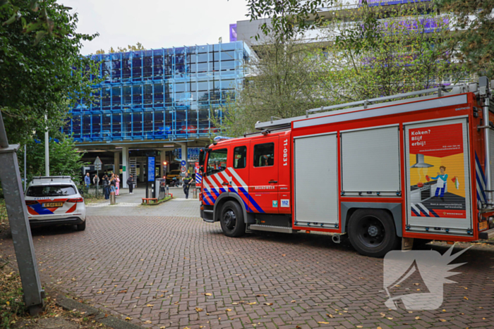 Brand in flatwoning snel onder controle