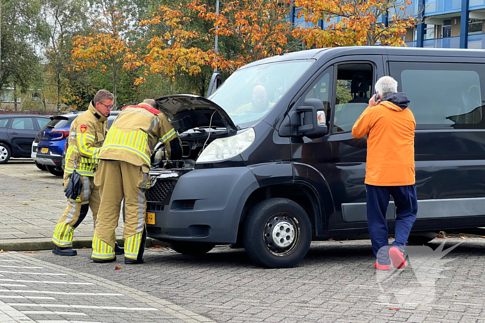 Brand in bestelbus snel onder controle door alertheid bestuurder