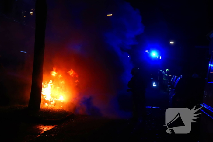 Personenauto gaat in vlammen op