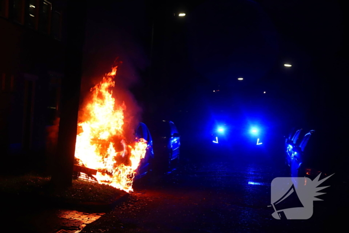 Personenauto gaat in vlammen op