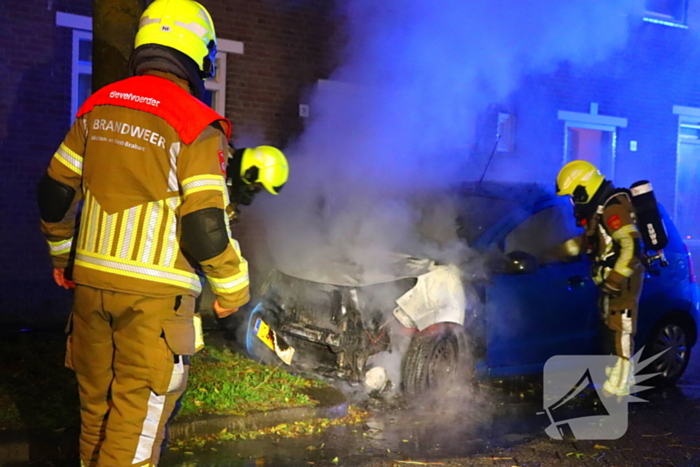 Personenauto gaat in vlammen op