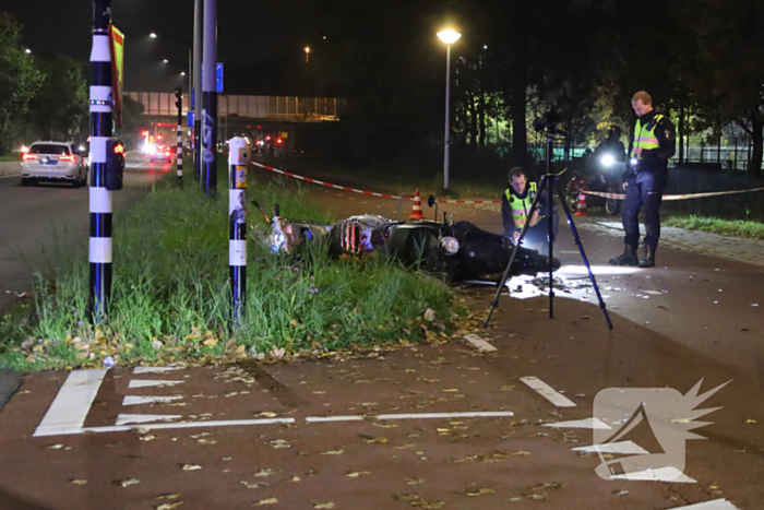 Twee scooterrijders zwaargewond bij aanrijding