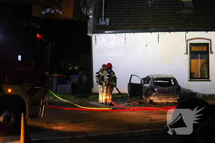 Auto totaal verwoest door brand