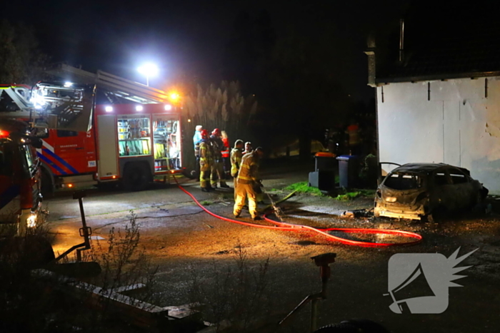 Auto totaal verwoest door brand