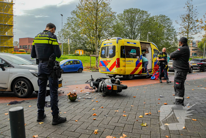 Scooterrijder gewond bij aanrijding met auto