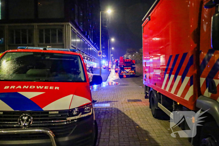 Bewoners op straat door grote brand in appartement