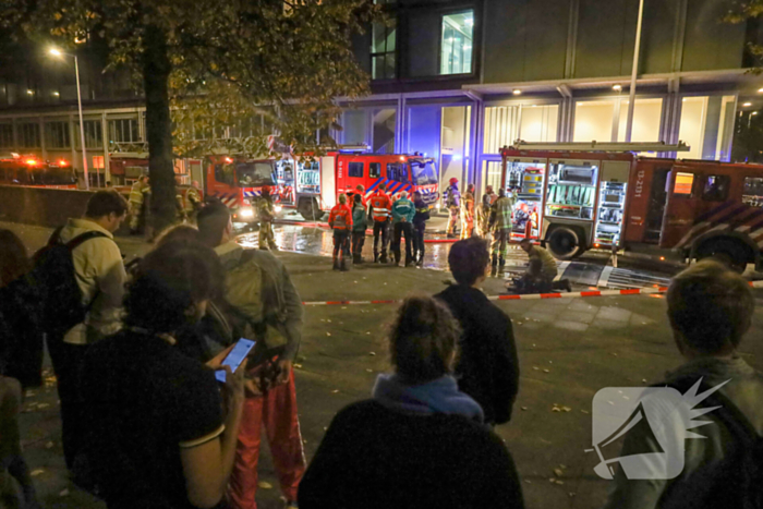 Bewoners op straat door grote brand in appartement