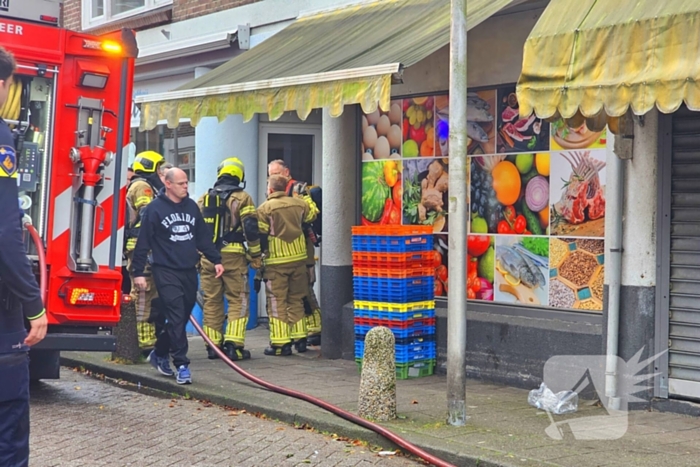 Brandweer forceert deur supermarkt