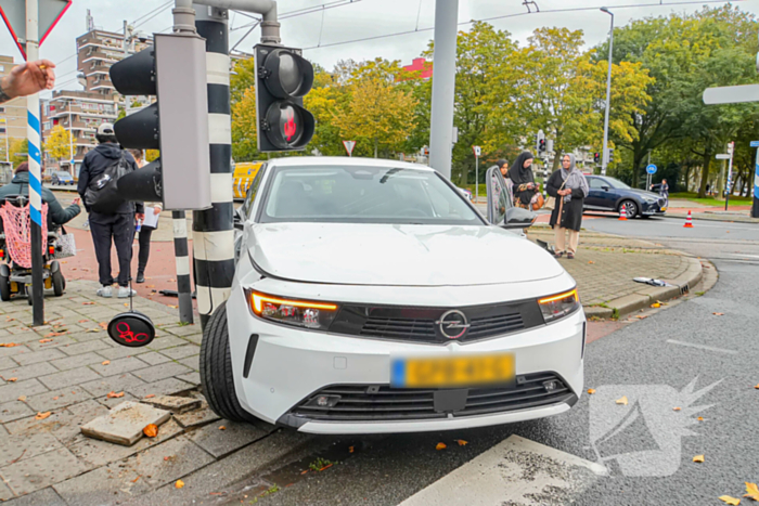 Veel schade bij aanrijding tussen twee voertuigen