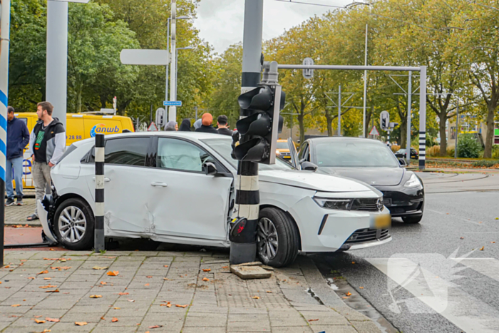 Veel schade bij aanrijding tussen twee voertuigen