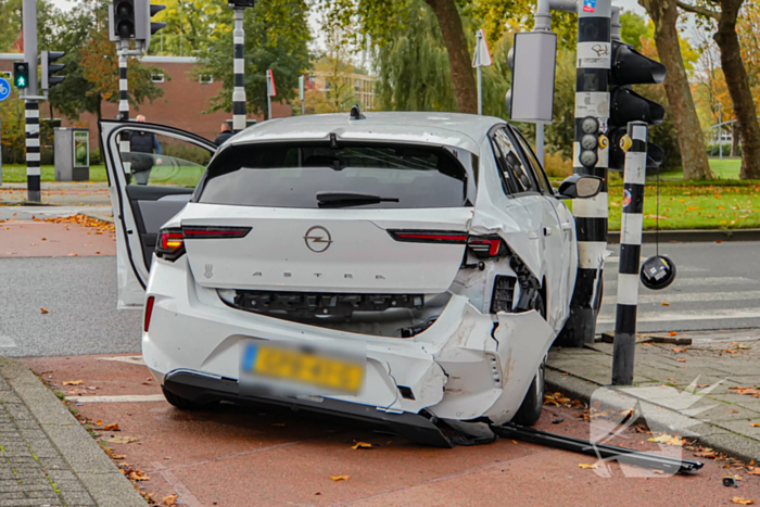 Veel schade bij aanrijding tussen twee voertuigen