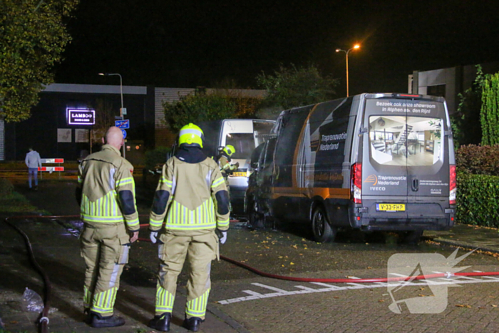 Bestelbus verwoest bij brand