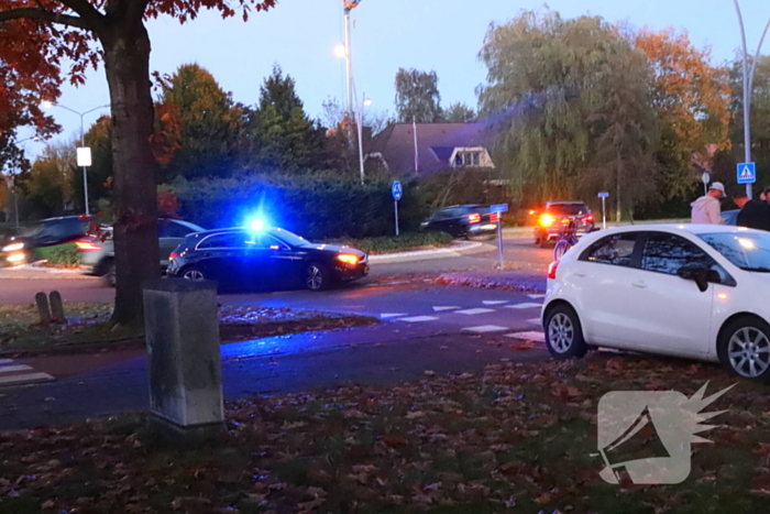 Fietster aangereden door maaltijdbezorger op rotonde