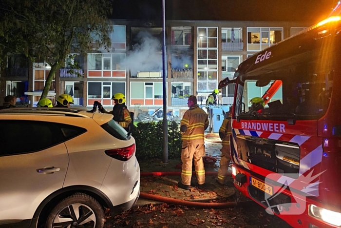 Dode bij zeer grote brand in flat na explosie