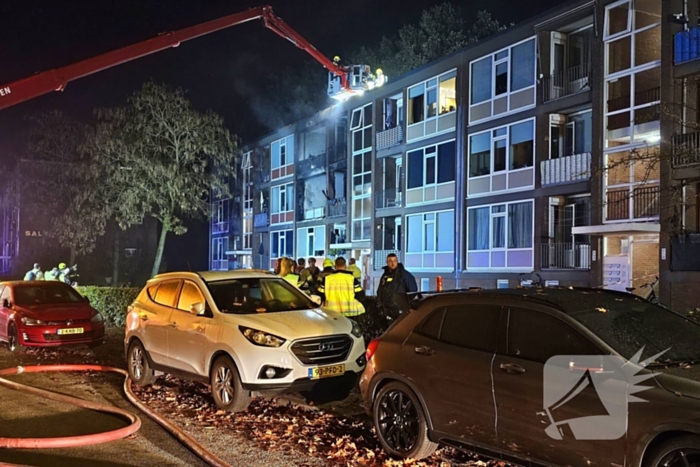 Dode bij zeer grote brand in flat na explosie