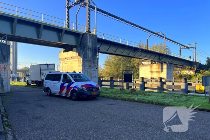 Treinverkeer gestremd door aanvaring met spoorbrug