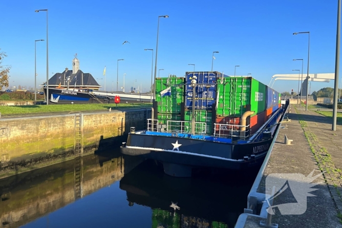 Treinverkeer gestremd door aanvaring met spoorbrug