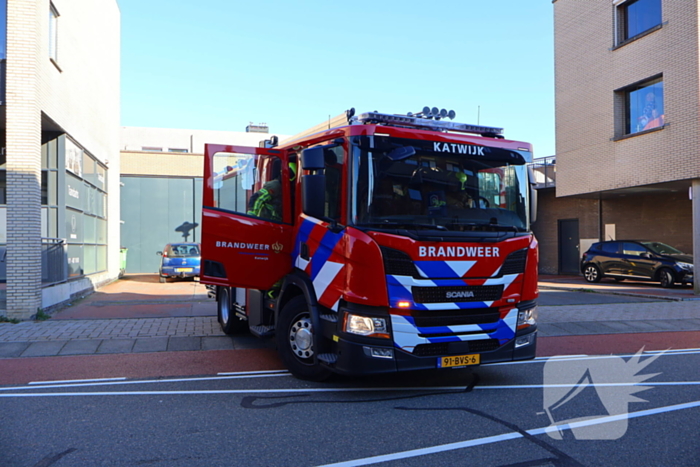 Oldtimer verliest brandstof in parkeergarage