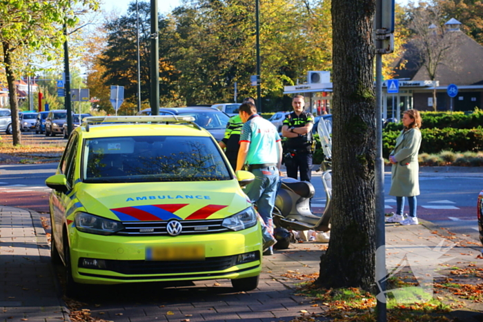 Scooterrijder gewond bij aanrijding met auto