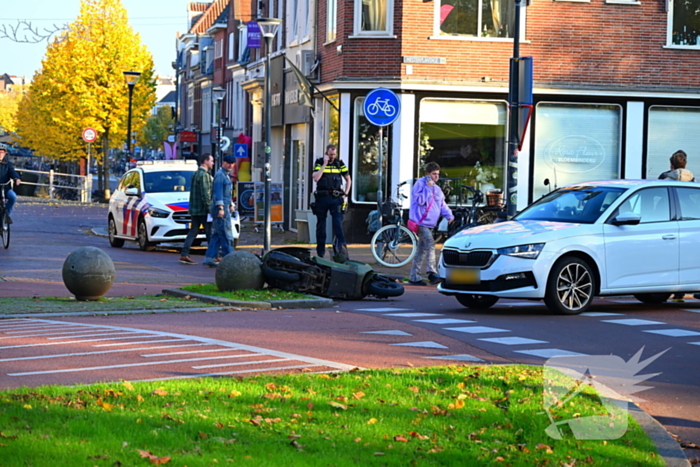 Scooterrijder gewond bij botsing met auto