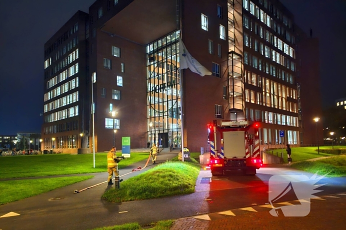 Ruim honderd studenten op straat wegens brand in Forumgebouw