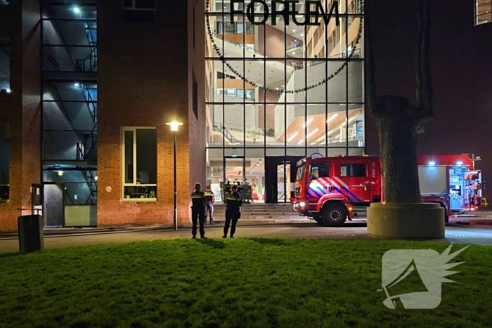 Ruim honderd studenten op straat wegens brand in Forumgebouw