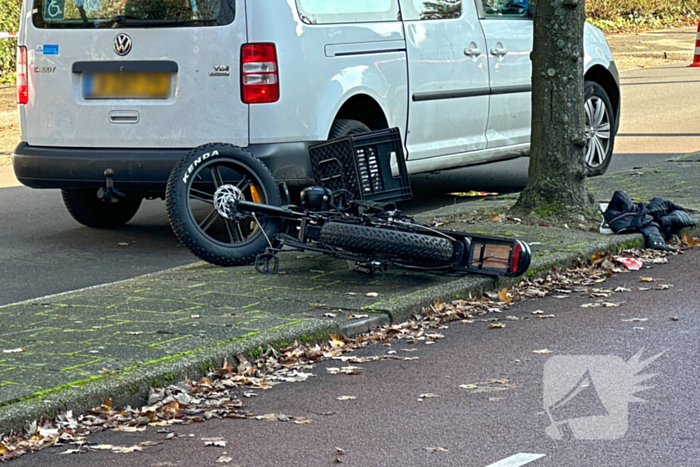 Automobilist en persoon op fatbike met elkaar in botsing