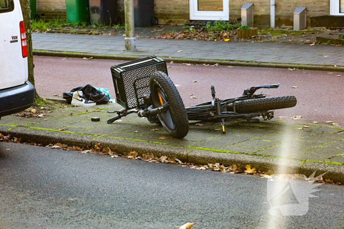 Automobilist en persoon op fatbike met elkaar in botsing