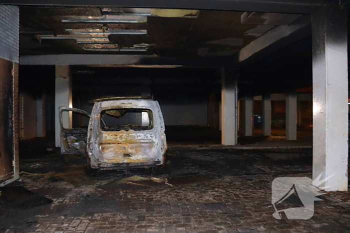 Woningen ontruimd door brand in parkeergarage