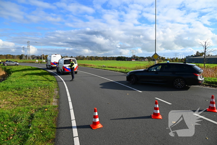 Hulpdiensten groots ingezet voor voertuig te water