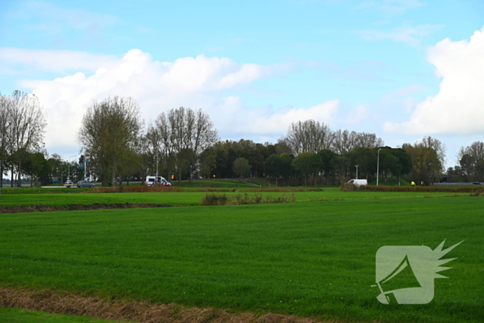 Hulpdiensten groots ingezet voor voertuig te water