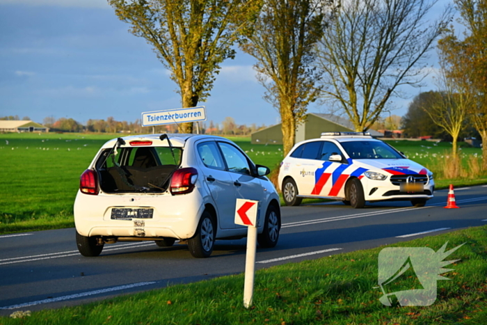 Motorrijder klapt achterop personenauto