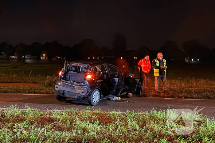 Twee voertuigen botsen achterop elkaar