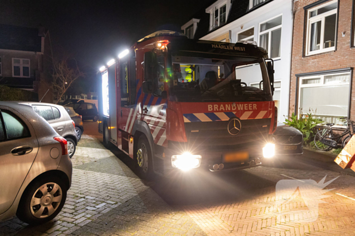 Muur zwartgeblakerd na explosie voor woning