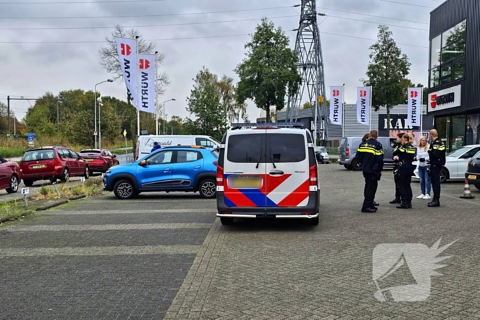 Achteruit rijdende automobilist ziet fietser over het hoofd