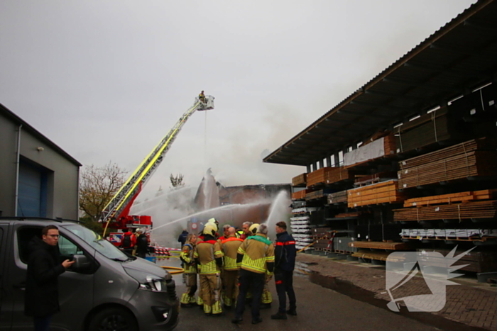 Zeer grote brand bij coatingbedrijf