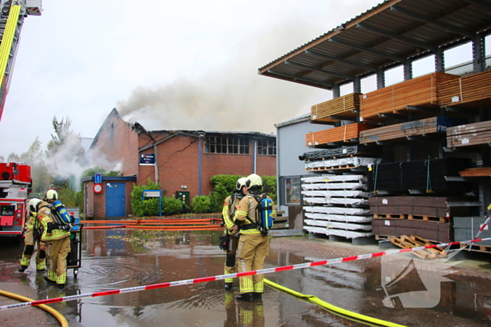 Zeer grote brand bij coatingbedrijf